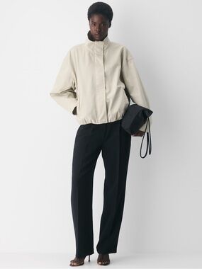 NEW. Aritzia Effortless Pants - Curve Fit - Crepette. NWT